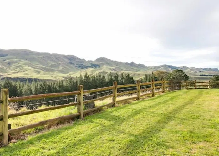 Rural Retreat With The Most Incredible Views!