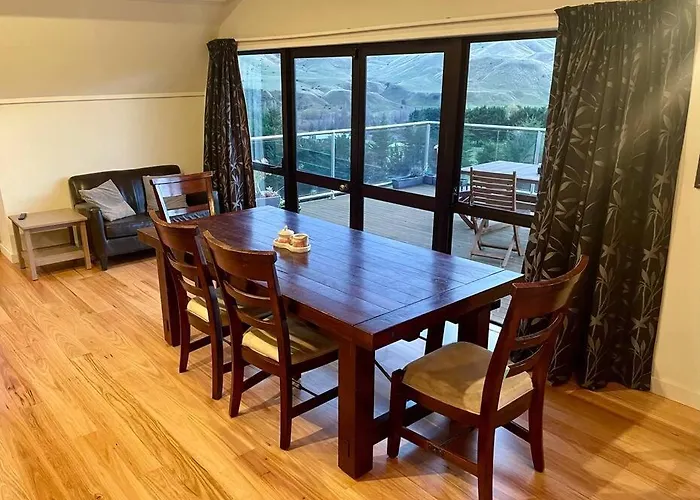 Rural Retreat With The Most Incredible Views!