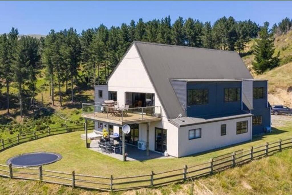 Rural Retreat With The Incredible Views! Kahuranaki